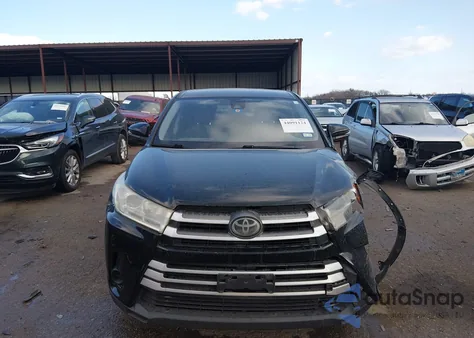 2018 Toyota Highlander Le z USA, uszkodzony, nr VIN 5TDBZRFH9JS889802